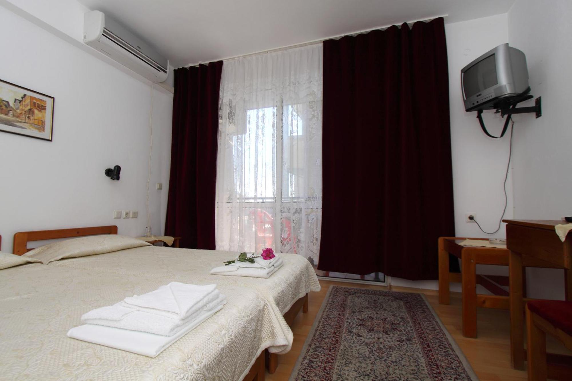 Family Hotel Verona Sozopol Exterior photo