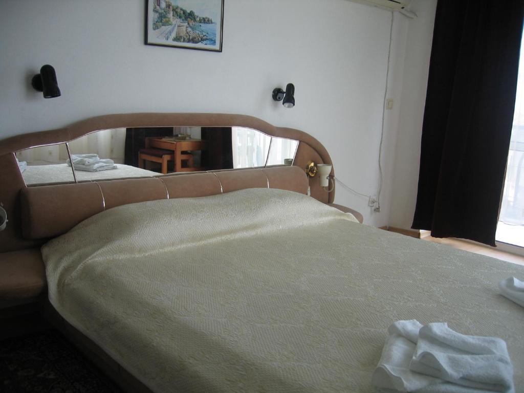 Family Hotel Verona Sozopol Exterior photo